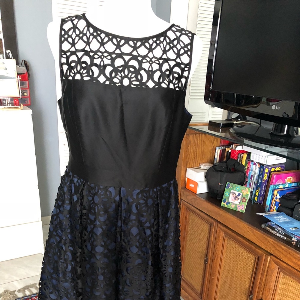 Black dress with laser cut detail - Picture 2 of 8